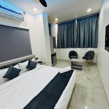 Hotel Sky City Nagpur Exteriör bild