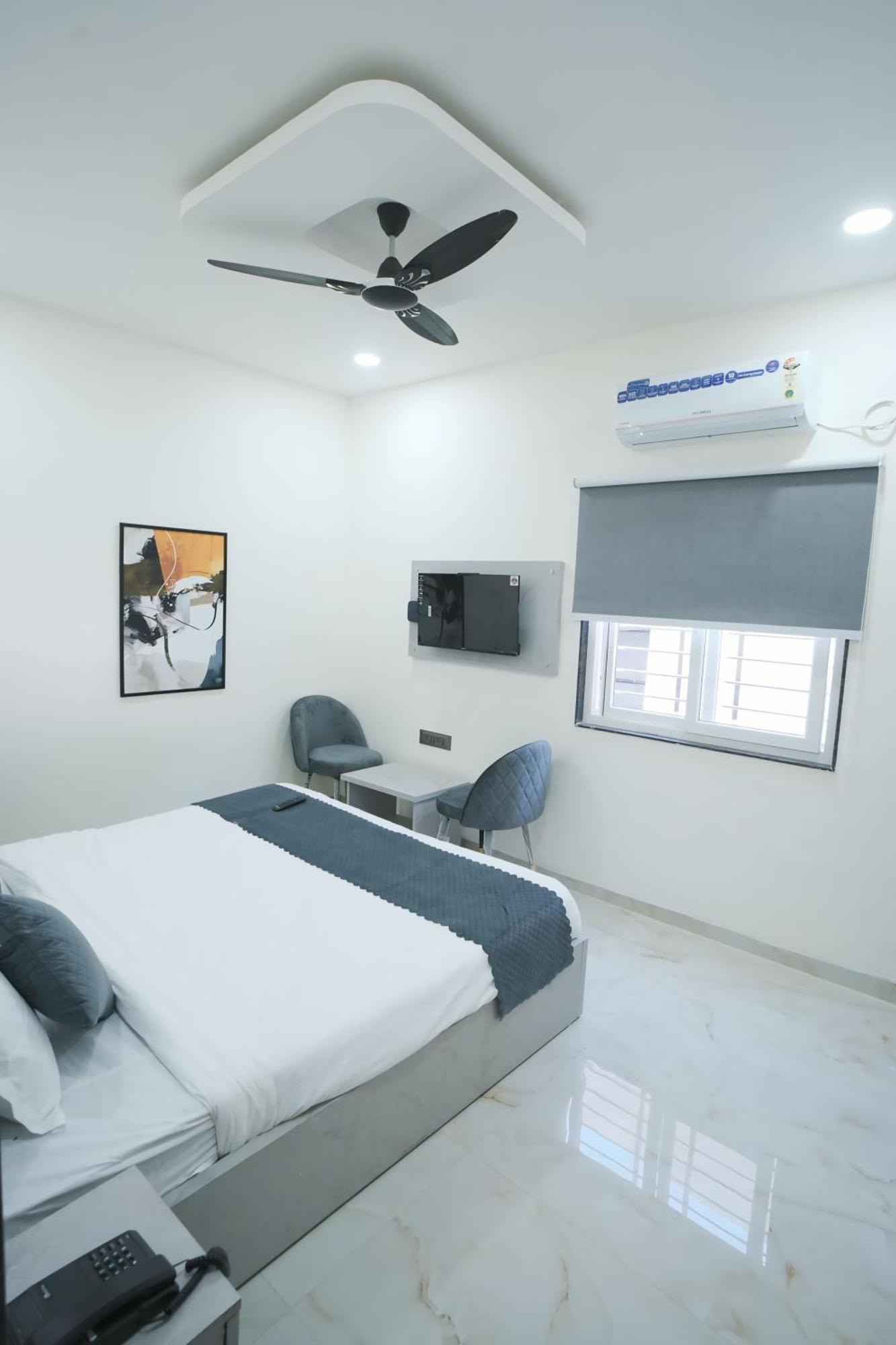 Hotel Sky City Nagpur Exteriör bild