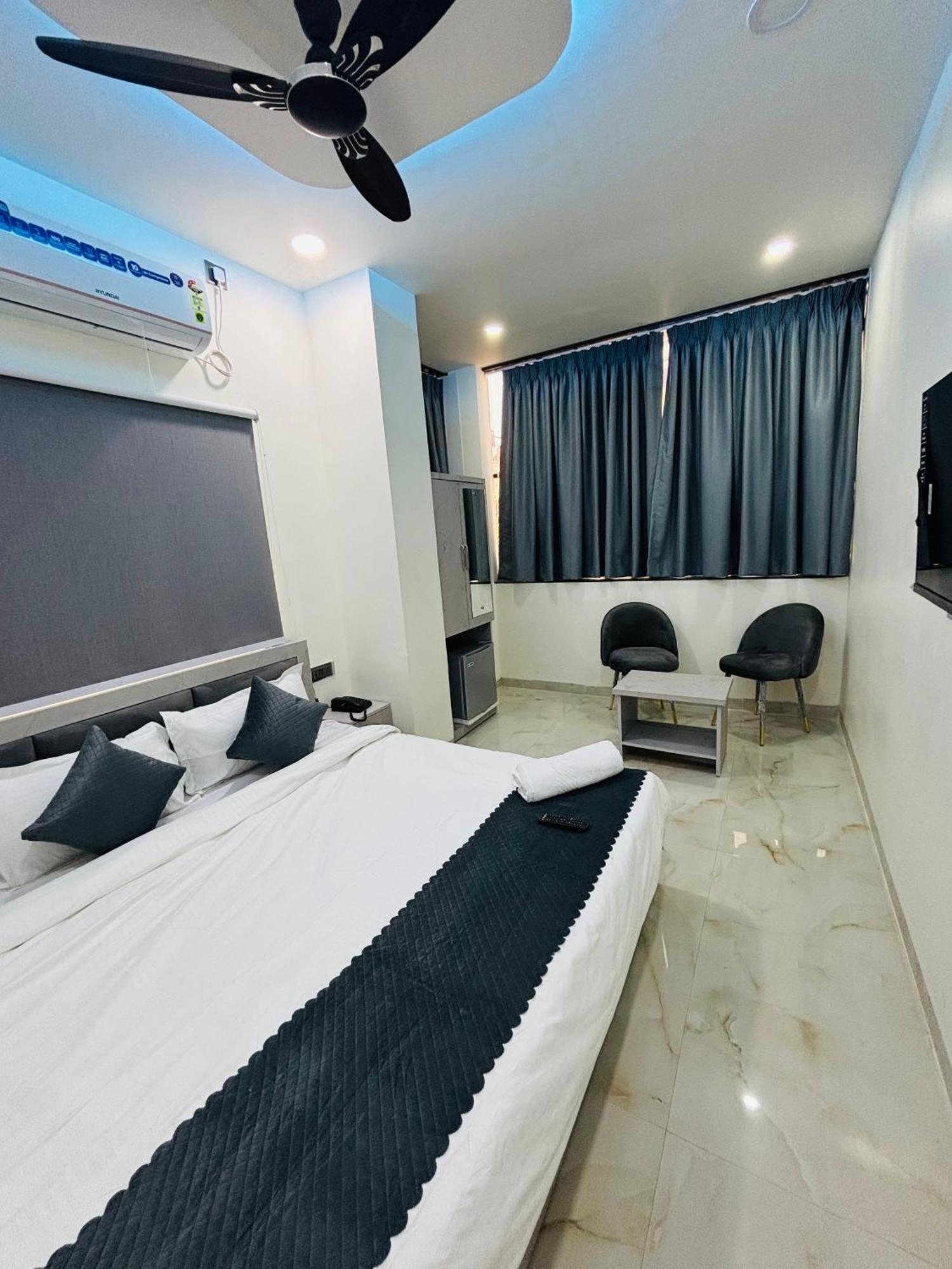 Hotel Sky City Nagpur Exteriör bild