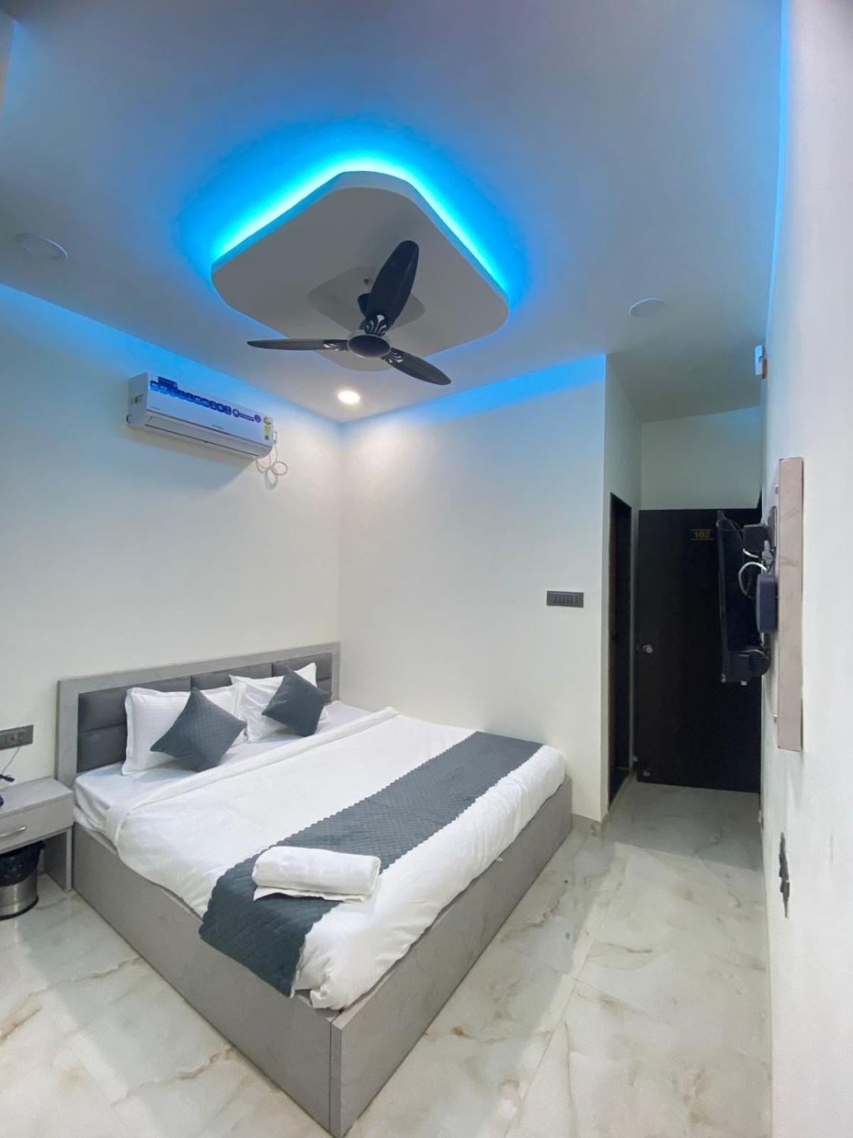 Hotel Sky City Nagpur Exteriör bild