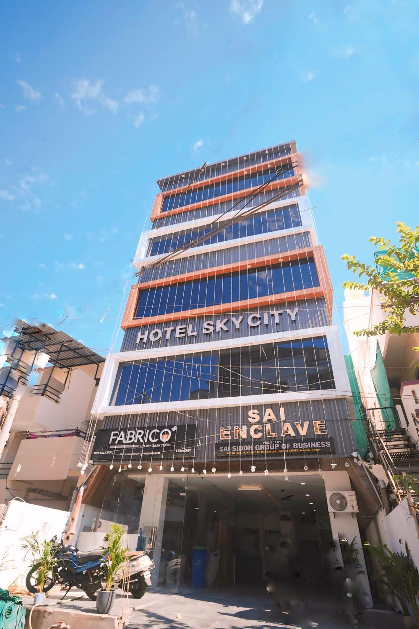 Hotel Sky City Nagpur Exteriör bild